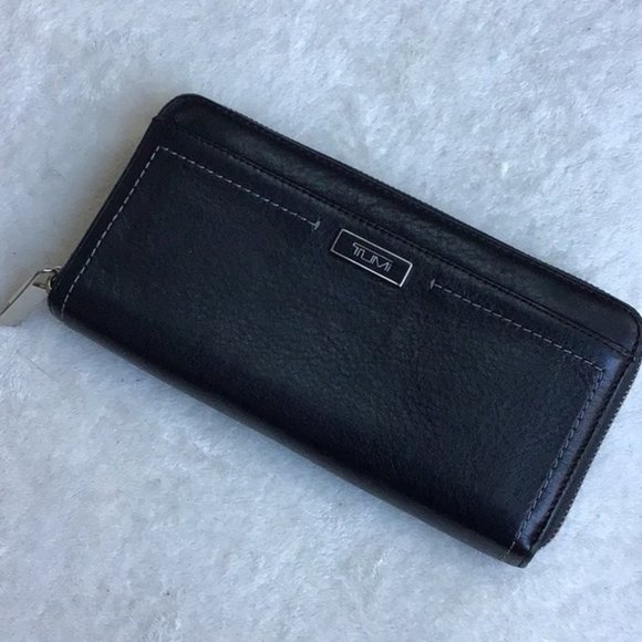 tumi zip around wallet